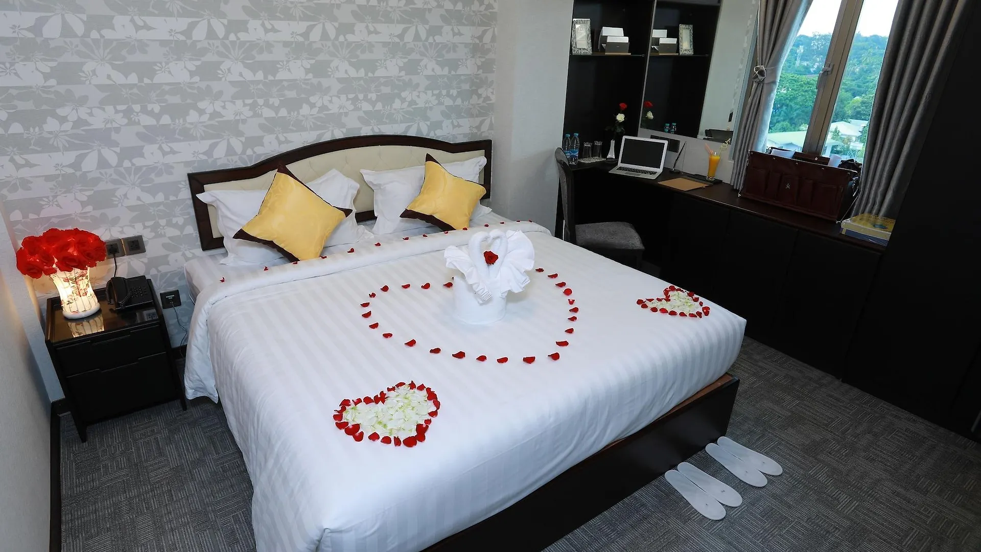 Rose Palace Hotel Yangon 3*,